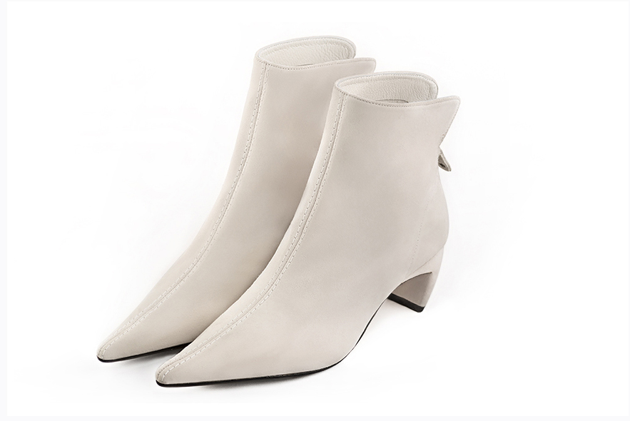 Off white women's ankle boots with a zip at the back. Pointed toe. Low comma heels. Front view - Florence KOOIJMAN